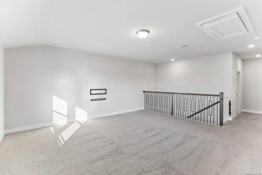 Spacious, unfurnished interior of a new home in Autry Pond, San Antonio (Image 49).