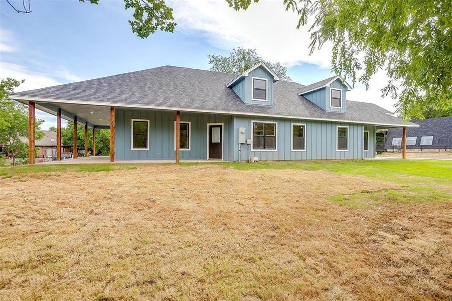 Exterior details and patio area of a home in , Granbury (Image 2).