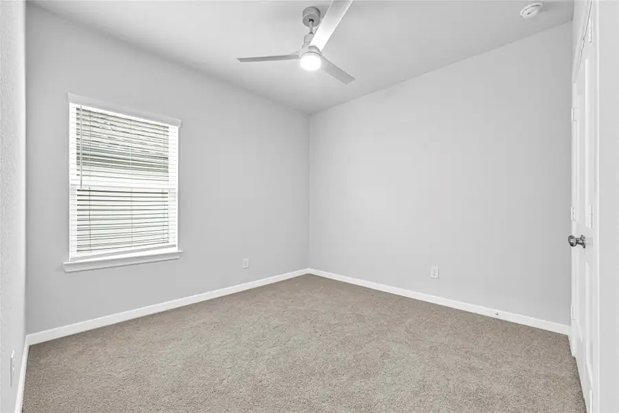 Spacious, unfurnished interior of a new home in Lexington Heights, Willis (Image 15).