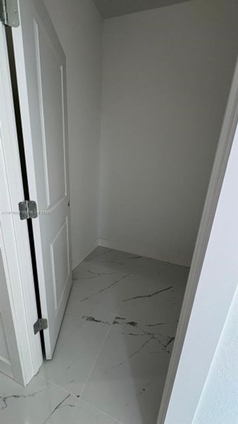 Spacious, unfurnished interior of a new home in , Cape Coral (Image 15).