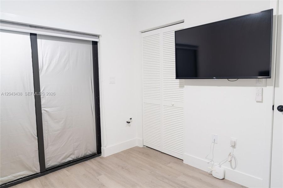 Spacious, unfurnished interior of a new home in , Florida City (Image 25).