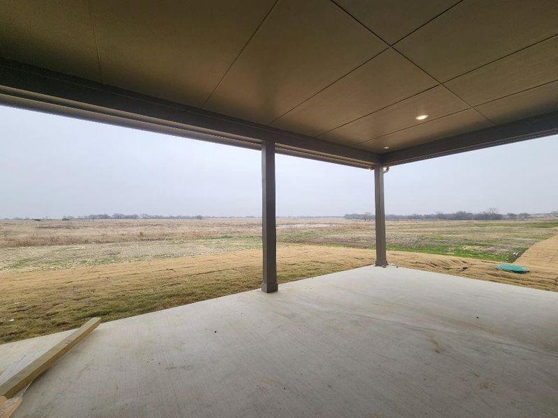 Exterior details and patio area of a home in Rocky Top, Krum (Image 3).