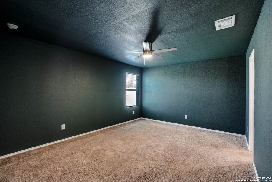 Spacious, unfurnished interior of a new home in , San Antonio (Image 13).