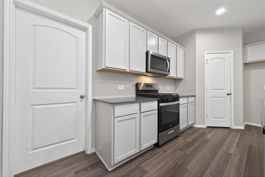 Furnished interior view inside a new home in Water Crest on Lake Conroe, Conroe (Image 7).