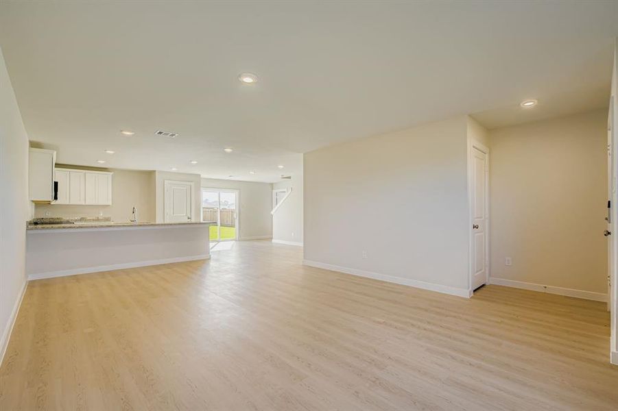 Spacious, unfurnished interior of a new home in Middlefield Village, Dallas (Image 27). Spacious, unfurnished interior of a new home in Middlefield Village, Dallas (Image 27).