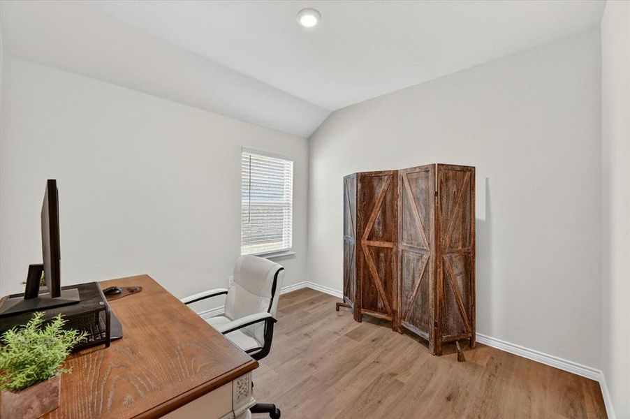 Furnished interior view inside a new home in Williamsburg, Fate (Image 10).