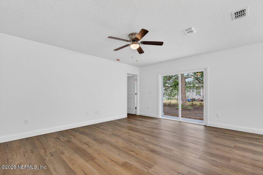 Spacious, unfurnished interior of a new home in , Jacksonville (Image 19).