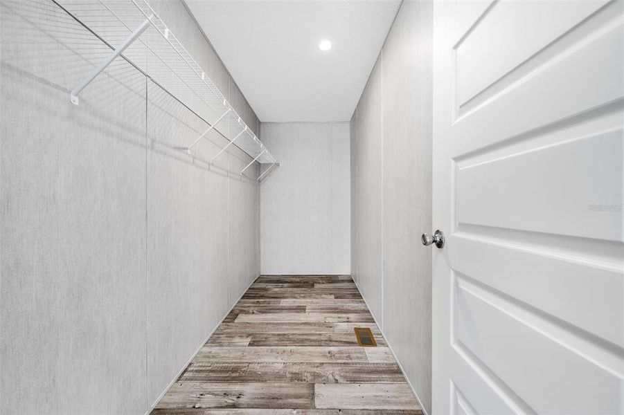 Spacious, unfurnished interior of a new home in , Bronson (Image 21).