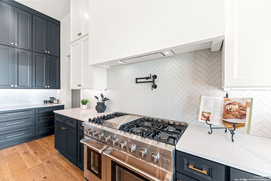 Furnished interior view inside a new home in , Bandera (Image 5).