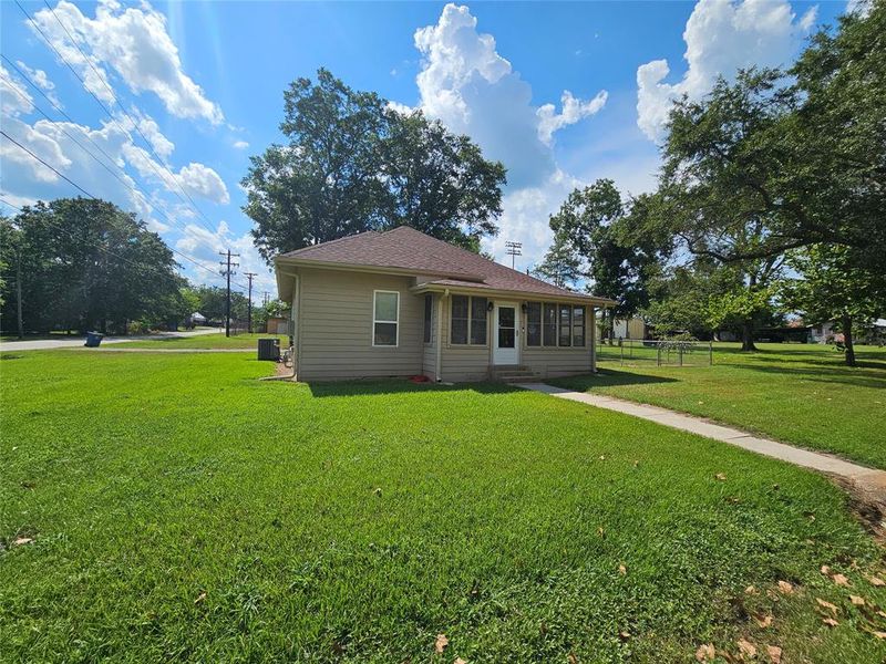 Exterior details and patio area of a home in , Quitman (Image 3).