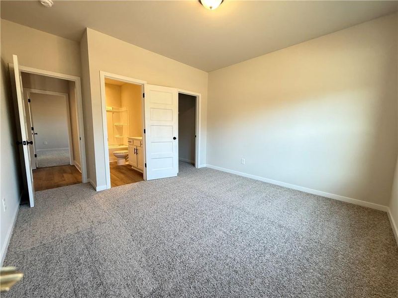 Spacious, unfurnished interior of a new home in Ponderosa Farms Manor, Gainesville (Image 43).