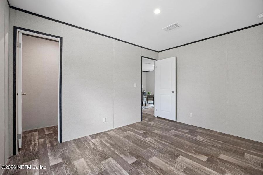 Spacious, unfurnished interior of a new home in , Middleburg (Image 21).