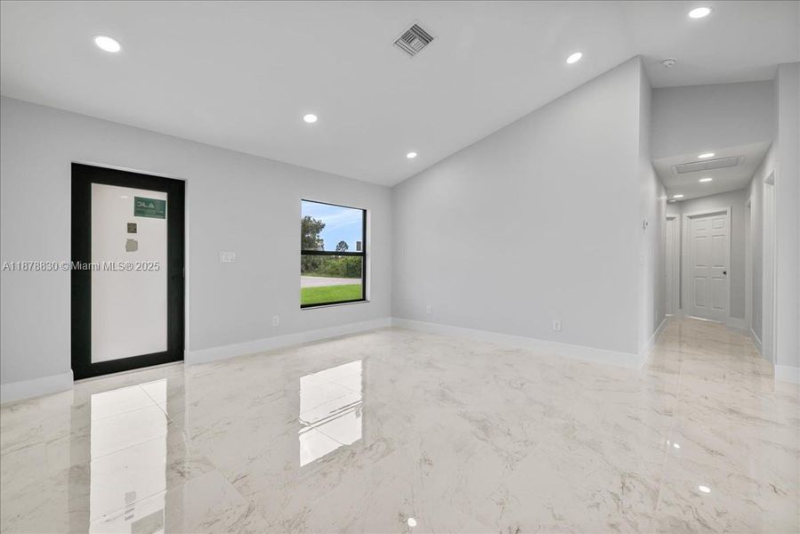 Spacious, unfurnished interior of a new home in , Lehigh Acres (Image 21).