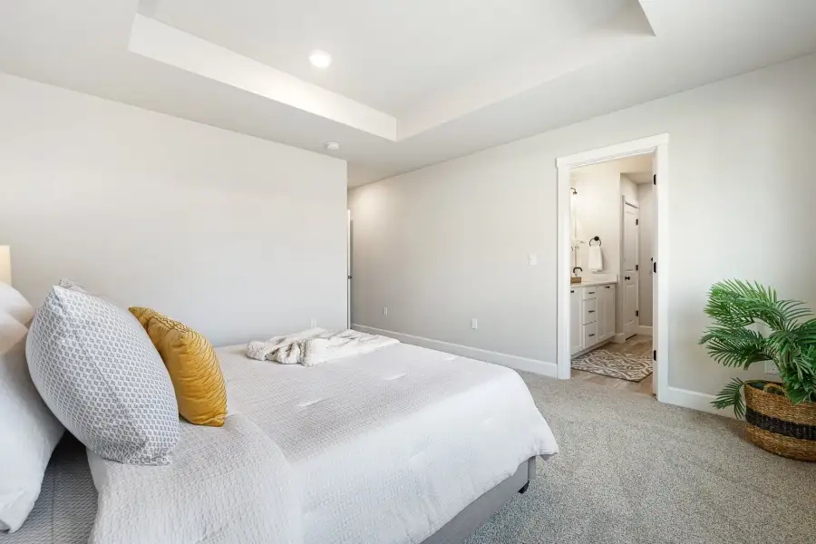 Furnished interior view inside a new home in McClannahan Summit, Umatilla (Image 14).