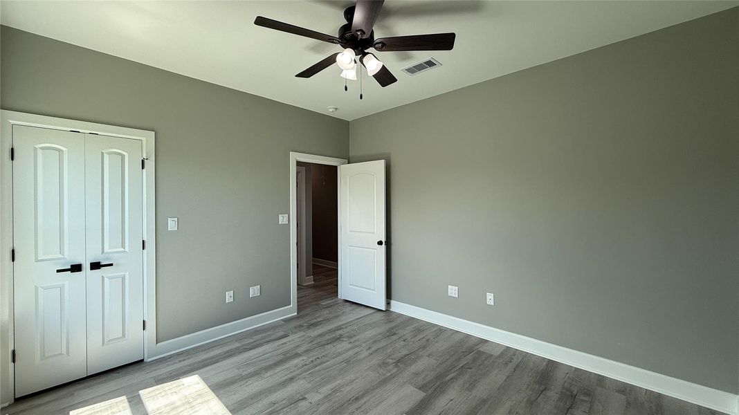 Spacious, unfurnished interior of a new home in , Bolivar Peninsula (Image 17).
