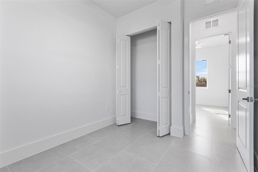 Spacious, unfurnished interior of a new home in , Lehigh Acres (Image 20).