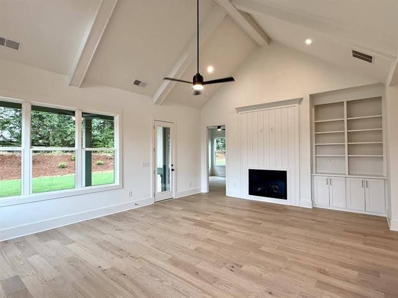 Spacious, unfurnished interior of a new home in Livingstone Park, Kennesaw (Image 29).