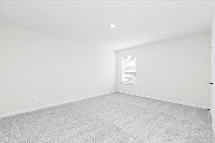 Spacious, unfurnished interior of a new home in Lake Preserve at Jackson Trail, Jefferson (Image 11).