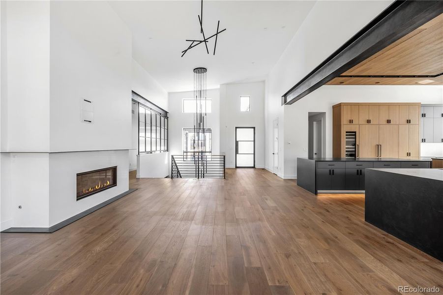 Spacious, unfurnished interior of a new home in , Golden (Image 40).