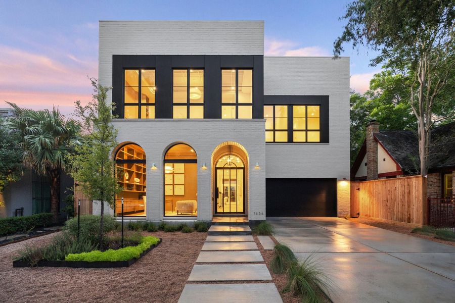 An incredible collaboration between Gotham Development and Allie Wood Design Studio. Find luxury at its finest in this Modern new construction in Boulevard Oaks. Made for both Formal Entertaining and Casual Living, this home offers many incredible features and details like no other! Brick and Hardi Exterior. Modern, Elegant Low Maintenance Landscaping. An incredible collaboration between Gotham Development and Allie Wood Design Studio. Find luxury at its finest in this Modern new construction in Boulevard Oaks. Made for both Formal Entertaining and Casual Living, this home offers many incredible features and details like no other! Brick and Hardi Exterior. Modern, Elegant Low Maintenance Landscaping.