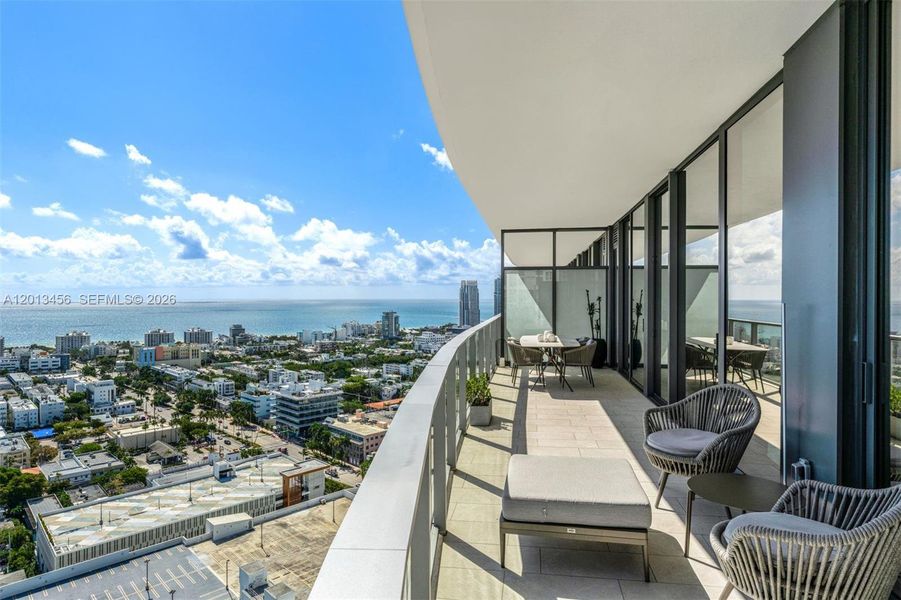 Condo located in Miami Beach, FL showcasing its design and architecture (Image 19).