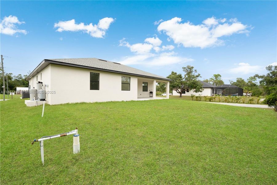 Exterior details and patio area of a home in , Port Charlotte (Image 4).