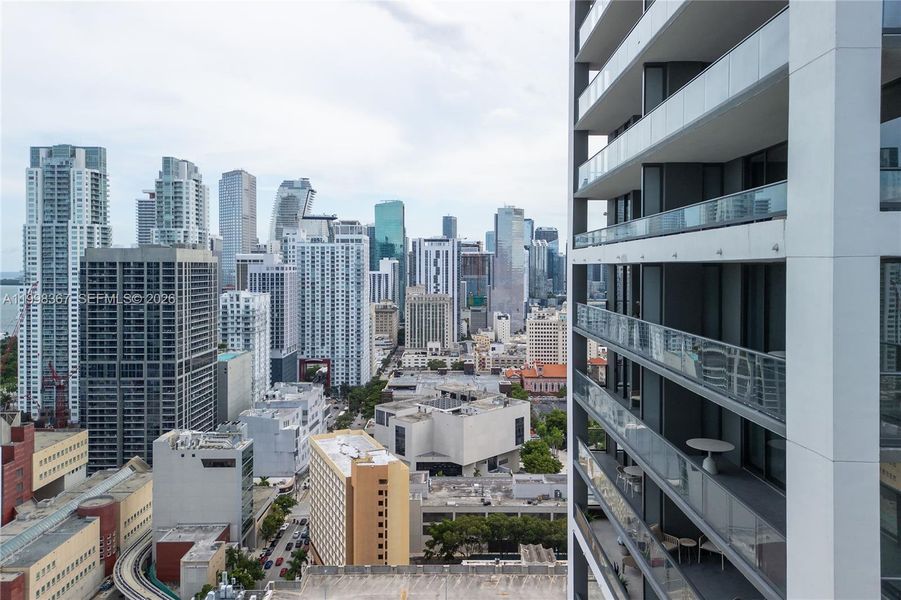 Condo located in Miami, FL showcasing its design and architecture (Image 34).