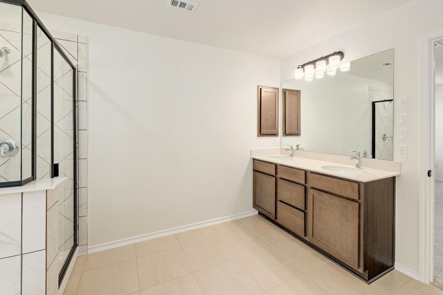 Furnished interior view inside a new home in Stoney Chase, Del Valle (Image 15).