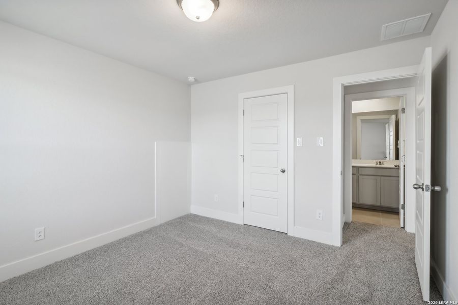 Spacious, unfurnished interior of a new home in Comanche Ridge, San Antonio (Image 18).