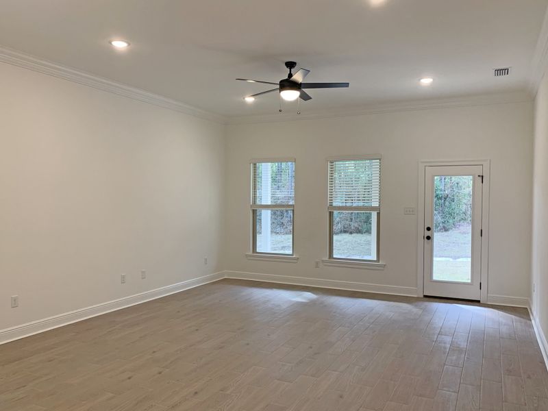 Spacious, unfurnished interior of a new home in Sentinel Ridge, Pace (Image 13).