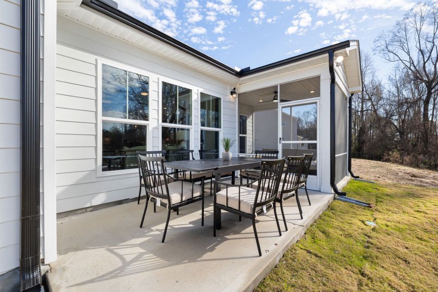 Representative exterior details of a home built from the Stonebrook by Pulte Homes in Saunders Farm, Fuquay Varina (Image 28).