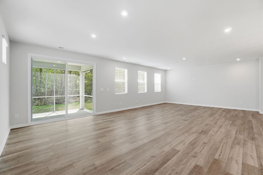 Spacious, unfurnished interior of a new home in Waxhaw Landing, Monroe (Image 12).