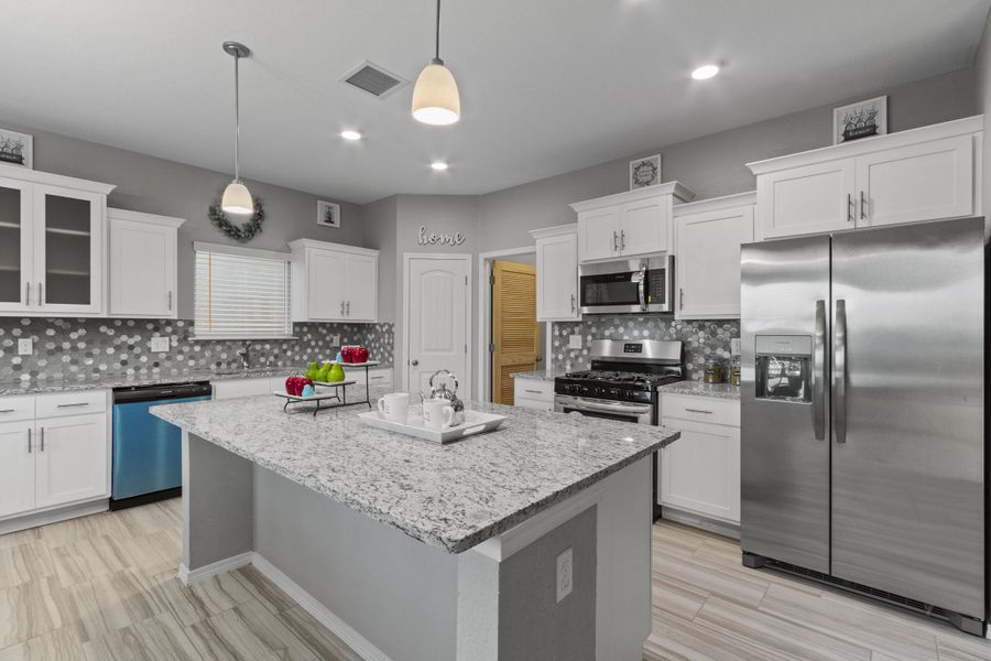 Representative furnished interior of a home built from the The Bellagio – 425SSC3CG by Saratoga Homes in Crossland, El Paso (Image 10).