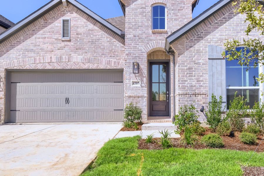 4307 Azalea - Font Entryway