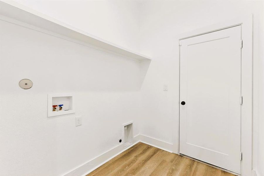 Spacious, unfurnished interior of a new home in , Dallas (Image 37). Spacious, unfurnished interior of a new home in , Dallas (Image 37).