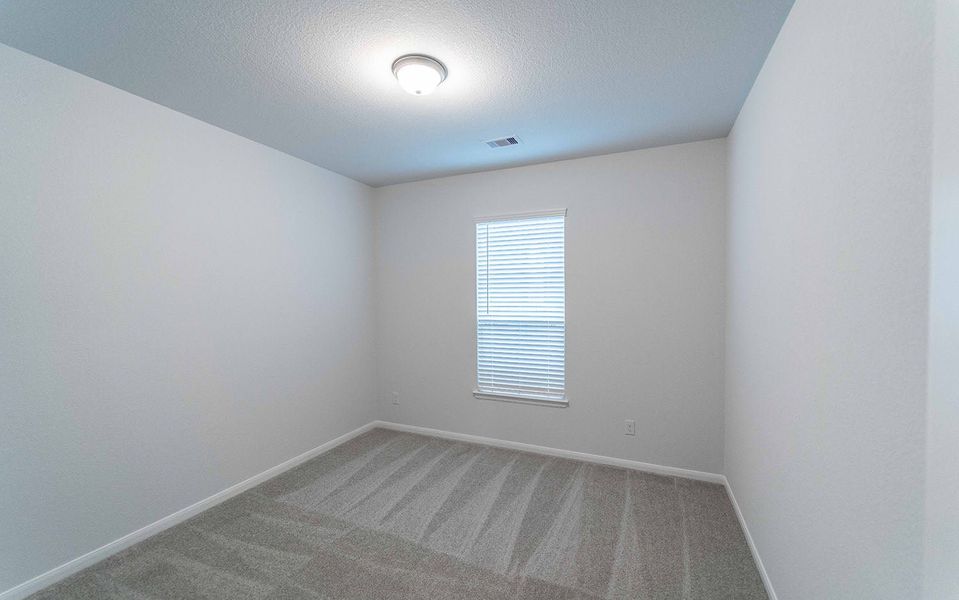 Spacious, unfurnished interior of a new home in Lago Mar, Texas City (Image 12).
