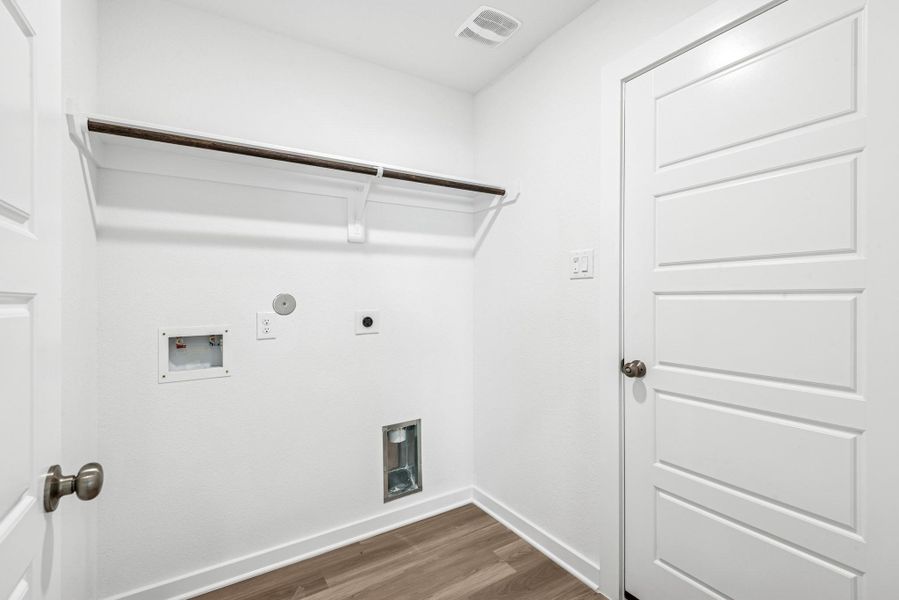 Spacious, unfurnished interior of a new home in Summerview, Fulshear (Image 5).