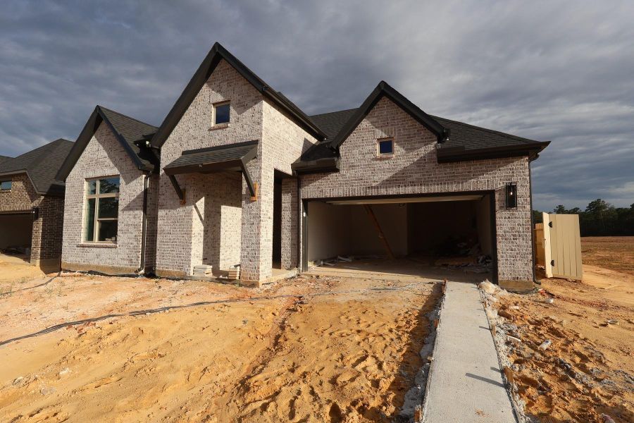 Welcome to The Begonia by David Weekley Homes. **HOME ESTIMATED TO BE COMPLETE JUNE 2026** Welcome to The Begonia by David Weekley Homes. **HOME ESTIMATED TO BE COMPLETE JUNE 2026**