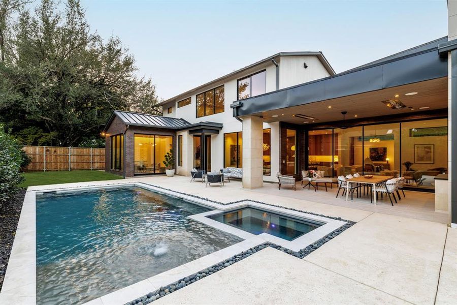 Community amenities in , Dallas (Image 30).