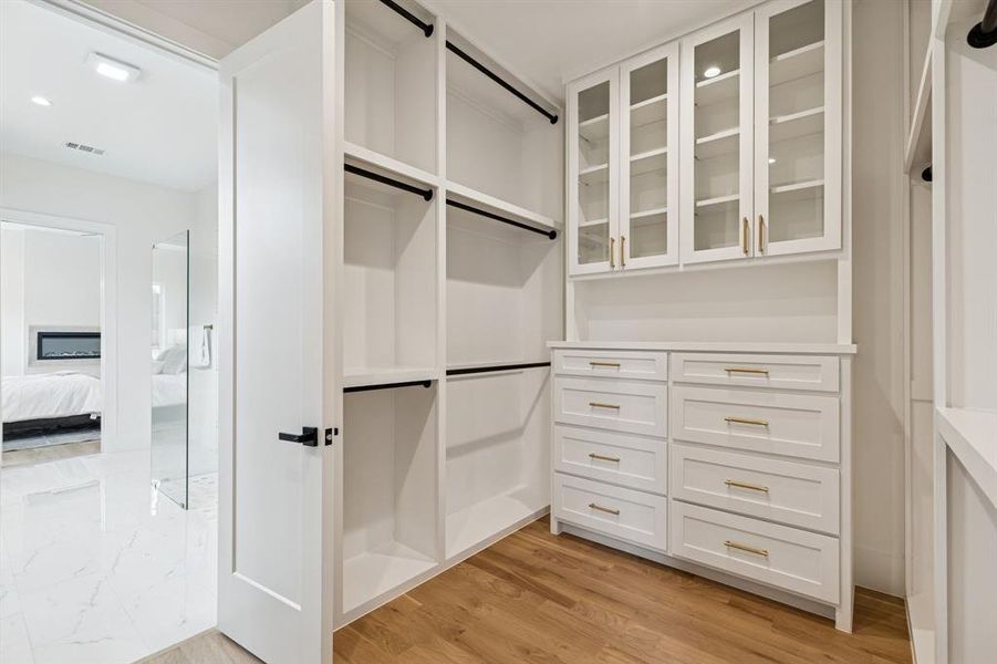 Furnished interior view inside a new home in , Dallas (Image 16).