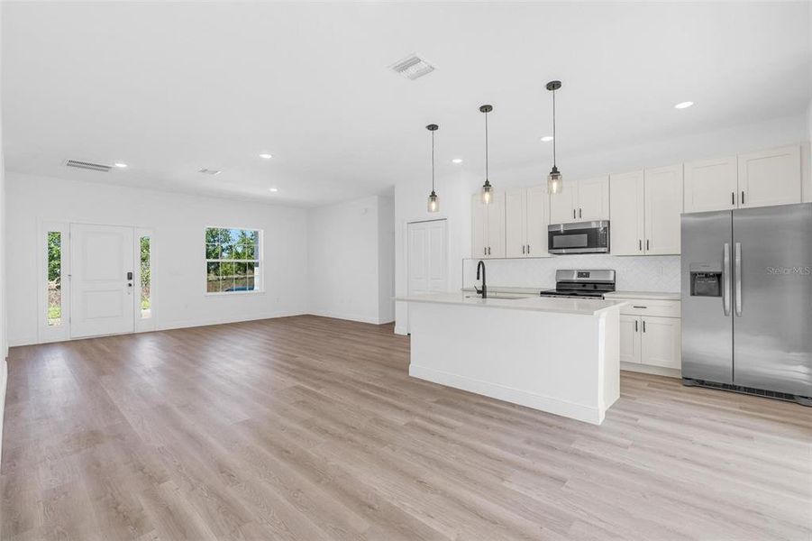 Spacious, unfurnished interior of a new home in , Ocala (Image 23).
