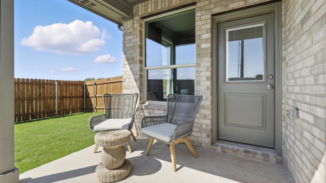Exterior details and patio area of a home in Lakeview Pointe, Grand Prairie (Image 2).