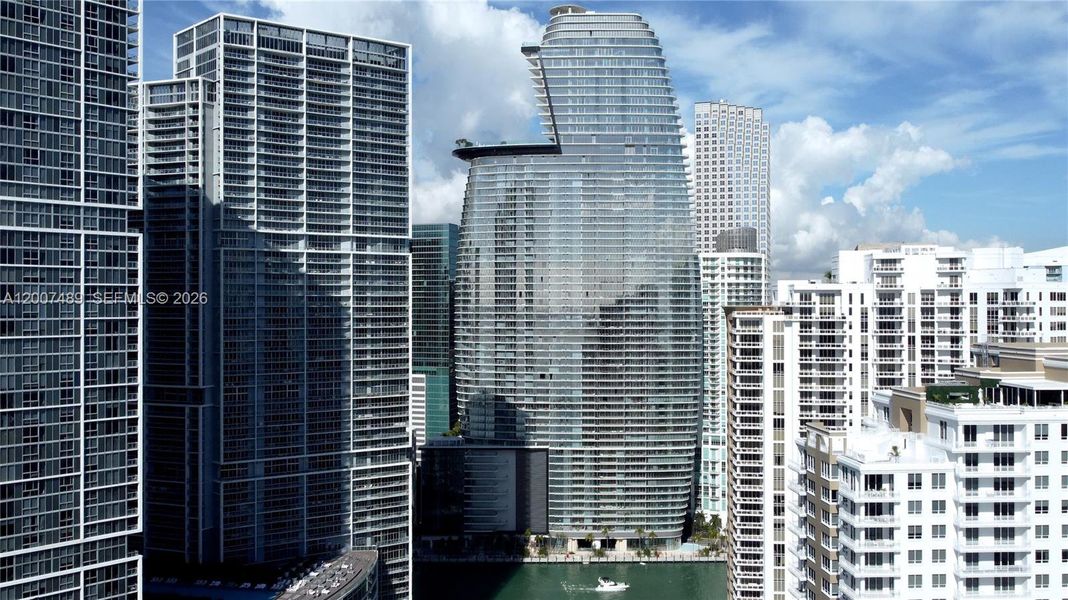 Condo located in Miami, FL showcasing its design and architecture (Image 42).