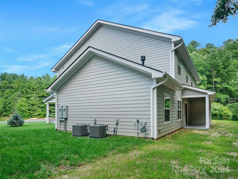 Side Court green space for UNit 201 Side Court green space for UNit 201