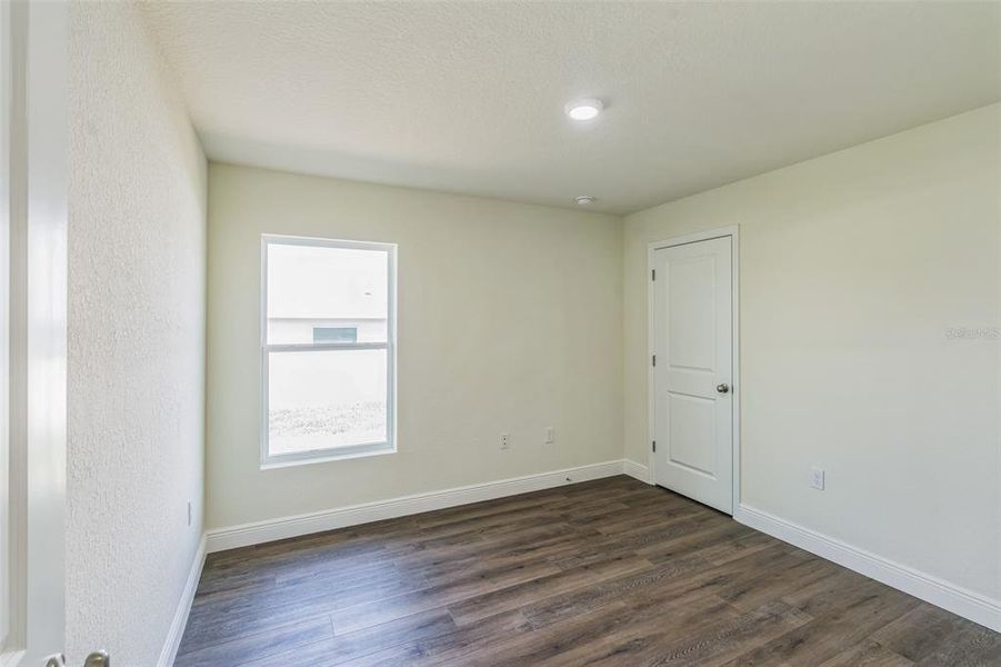 Spacious, unfurnished interior of a new home in , Ocala (Image 8).