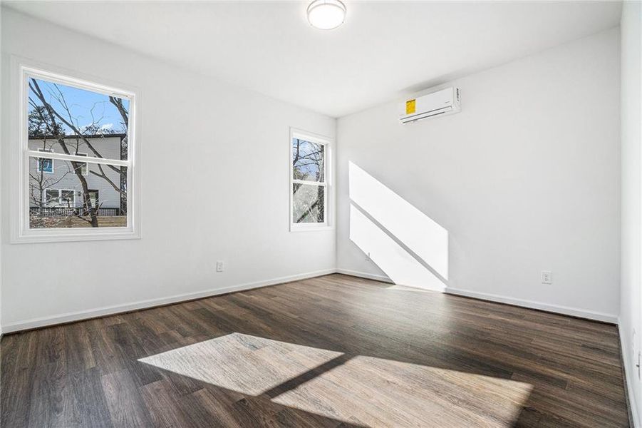 Spacious, unfurnished interior of a new home in , Atlanta (Image 19).