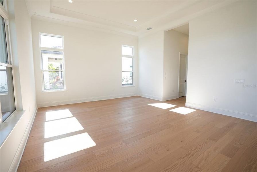 Spacious, unfurnished interior of a new home in , Orlando (Image 23).