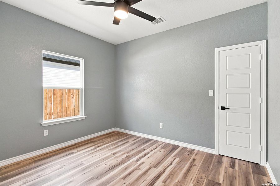 Spacious, unfurnished interior of a new home in , San Antonio (Image 9).
