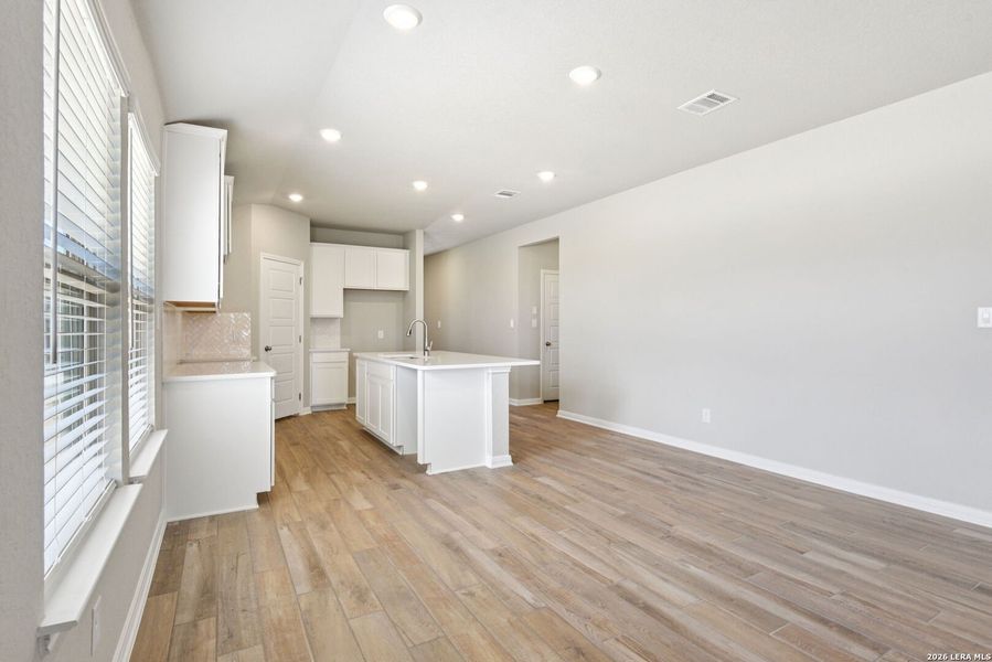 Spacious, unfurnished interior of a new home in Sagebrooke - Premier Series, San Antonio (Image 21).