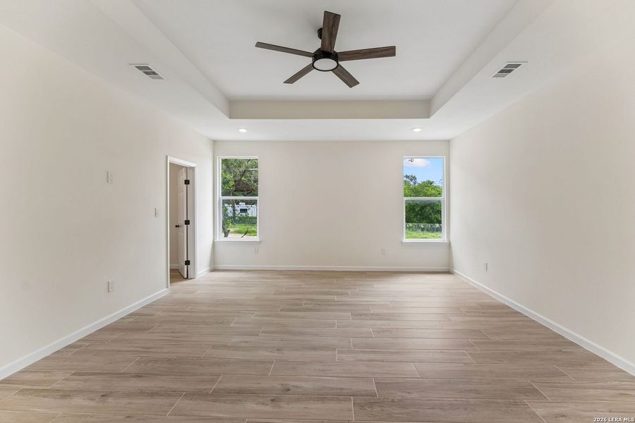 Spacious, unfurnished interior of a new home in , San Antonio (Image 14).